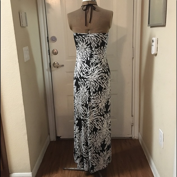 Sexy Black and White Maxi-Dress - Picture 2 of 9